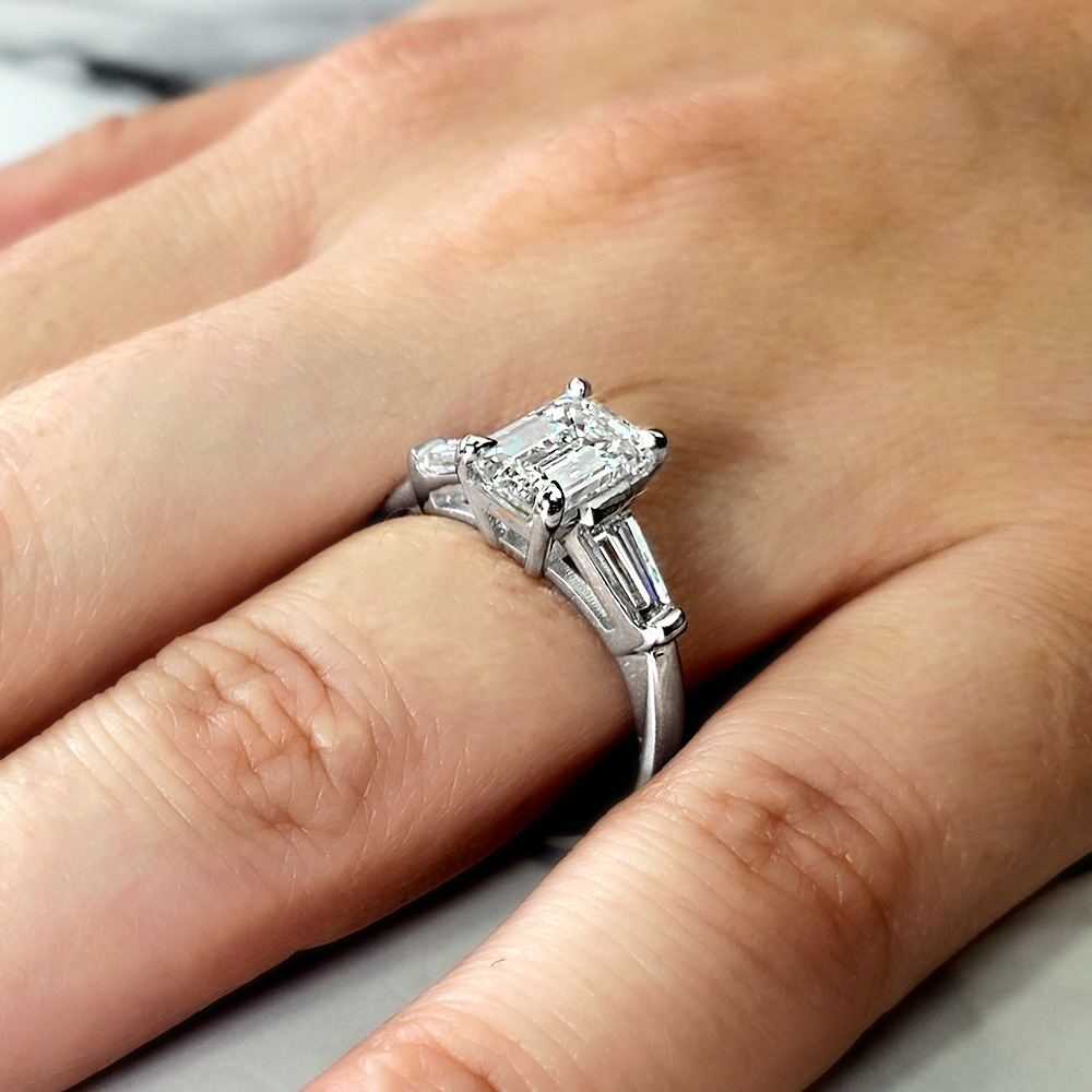 The LEO Round Diamond 2.39 tcw Engagement Ring with Side Diamonds 18k | QD  Jewelry