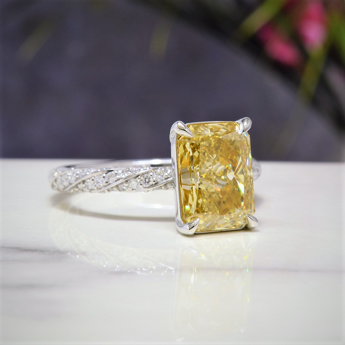 Yellow Diamond Engagement Rings and the Celebrities Who Wear Them | Ritani